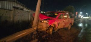 Camioneta fue colisionada por micro del transporte público en Punta Arenas