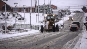 35 toneladas de sal esparció el municipio ante primera nevada en Punta Arenas