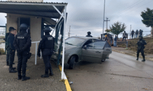 Chocó el portón de la cárcel manejando bajo los efectos de la cocaína