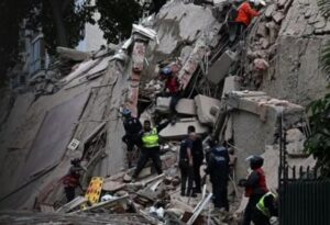 Chile envía 37 rescatistas a Venezuela y prepara segundo vuelo de ayuda humanitaria