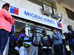 Migrantes: baja el desempleo, crece la informalidad