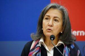 Ministra Chomali afirma que  municipios utilizan recursos  de salud para “otras cosas”