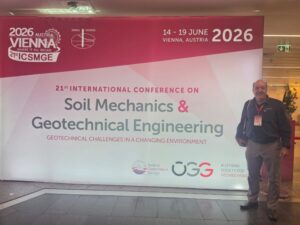 Ingenieros de Magallanes exponen en Austria estudio sobre suelos glaciales de la Patagonia