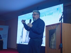 Austro Chile y Santo Tomás dictaron seminario focalizado en turismo antártico