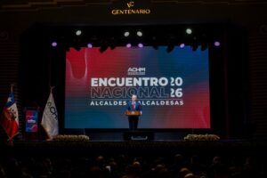 Kast enfrenta gritos tras interrupción  en Encuentro Nacional de Alcaldes