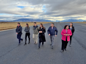 Alcaldesa Mayorga destaca continuidad de operatividad de aérodromo de Natales