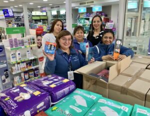 Cruz Verde dona insumos a agrupación de cuidadoras