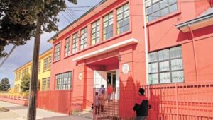 Escuela Croacia de Punta Arenas suspende sus clases de forma urgente por masivo corte de luz intempestivo