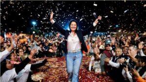 Keiko Fujimori llama a la unidad tras confirmarse su victoria