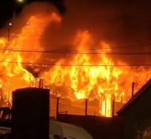 Voraz incendio deja una adulta mayor fallecida