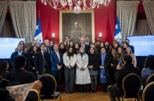 Gobierno firma proyecto de ley para reincorporar el mérito y la libertad de elección en el SAE