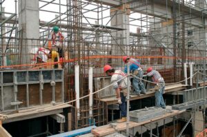 Desempleo y mayores costos de materiales profundizan incertidumbre económica