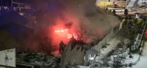 Incendio destruye vivienda en Río de la Mano y escarcha dificulta labor de Bomberos