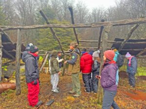 Estudiantes reviven la historia del carbón en la Reserva Nacional Magallanes