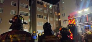 Incendio en departamento moviliza a Bomberos en Condominio Altavista de Punta Arenas