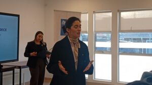 Ministra Wulff sociabiliza con adultos mayores la ley que les entrega más herramientras