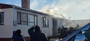 Confirman hallazgo de persona fallecida al interior de vivienda destruida por incendio