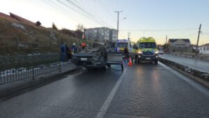Violento accidente en la Costanera de Punta Arenas: Colisión con volcamiento deja tres personas lesionadas