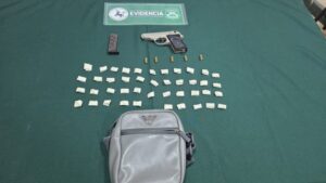 Carabineros detienen a sujeto con pistola y más de 40 dosis de cocaína en el sector sur de Punta Arenas