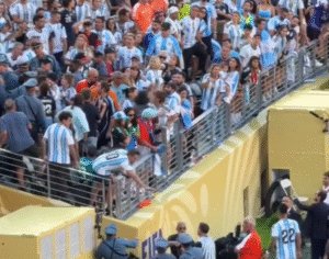 Reportan la detención de al menos 10 familiares de jugadores argentinos en el MetLife Stadium