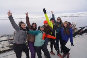 TABSA traslada a 75 bañistas desde Punta Arenas para impulsar la novena versión del Chapuzón Austral en Puerto Williams