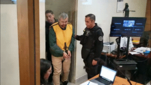 En libertad y con arraigo nacional quedó el exseremi de Salud Fabián Barrientos