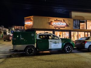 Robo a tienda Rosen en Punta Arenas: Sujeto con 20 causas destruye ventanales y termina en prisión preventiva por orden pendiente