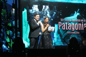 Con cuecas, talento regional y rancheras se inició la 45ª versión del Festival Folclórico en la Patagonia