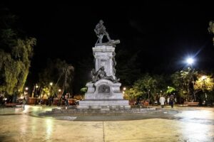 Joven fue agredida de manera brutal en plena Plaza de Armas de Punta Arenas