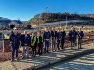 Delegación Antártica y Club de Leones coordinan avances del futuro Centro de Rehabilitación de Puerto Williams