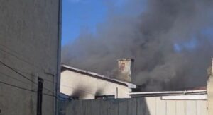 Incendio destruye vivienda en la intersección de Gabriela Mistral con Avenida España en Punta Arenas
