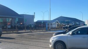 Sujeto es detenido tras señalar que llevaba una bomba en su maleta y activar protocolo en aeropuerto