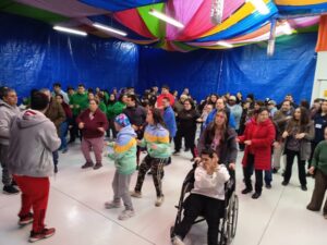 Jornada recreativa inclusiva en Punta Arenas reunió a 150 personas en el salón Divertilandia