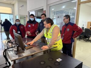 Implementan inédito control con escáner de rayos X para vuelos nacionales en el Aeropuerto de Punta Arenas