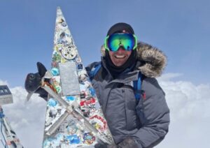 Escalador magallánico Felipe Barría conquista el Monte Elbrús en Rusia