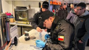 Policía Marítima incauta casi 200 gramos de marihuana tras fiscalización a embarcación en Bahía Carrera