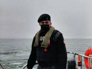 Armada de Chile detiene a tres tripulantes con sustancias ilícitas durante fiscalización en Bahía Carrera