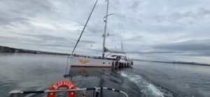 Armada, Aduanas y PDI incautan yate de bandera británica en Puerto Natales por turismo ilegal e infracciones migratorias