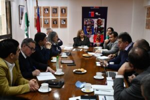 CONAF, Bomberos y empresas forestales coordinan estrategia conjunta para la temporada de incendios 2026-2027