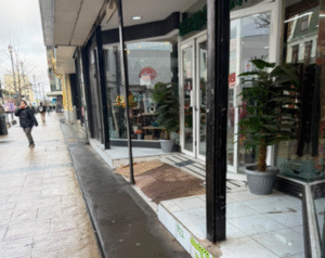 Intento de hurto y posterior riña en calle Bories causa alarma en el centro comercial de Punta Arenas