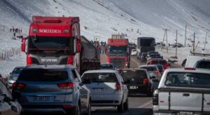 Gremios del transporte de carga exigen al Gobierno limitar alza del diésel a $30 por litro mediante el Mepco