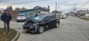 Choque en Condell con Sargento Aldea dejó a una conductora lesionada en Punta Arenas