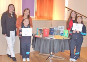 Estudiantes del Instituto Sagrada Familia son reconocidas en concurso nacional Booktubers del Mineduc