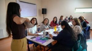 Municipalidad de Punta Arenas abre nueva convocatoria para talleres gratuitos de la Oficina de la Mujer