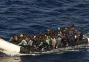 Incendio de lancha con 157 migrantes en el Canal de la Mancha activa operativo binacional entre Francia y Reino Unido