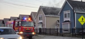 Incendio afecta a vivienda en calle Enrique Abello en el sector norte de Punta Arenas