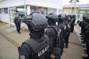Gendarmería realiza operativo simultáneo en tres cárceles de Magallanes