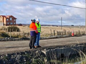 Contraloría instruye sumario en el MOP tras daño a caminos recién pavimentados en Puerto Natales