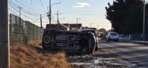 Conductor resultó ileso tras volcar su vehículo en la ruta 9 sur