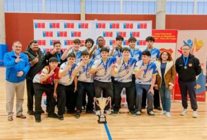 Colegio Alemán y Liceo Hernando de Magallanes se coronan campeones regionales de vóleibol U-17 en Porvenir